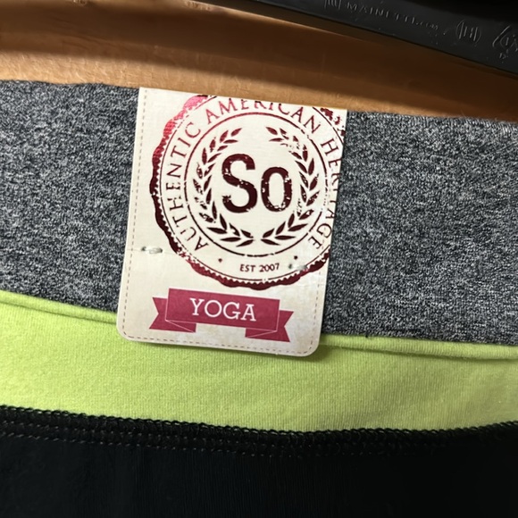 NWT SO Yoga Pants Black Gray and Lime Green Size 1X - Picture 3 of 5